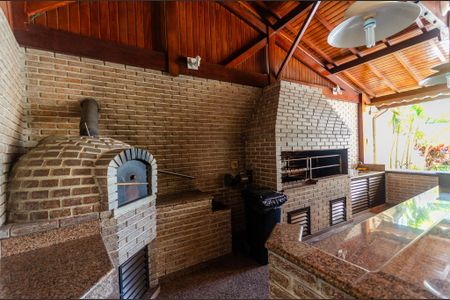 Apartamento para alugar com 360m², 3 quartos e 4 vagas Apartamento para alugar com 360m², 3 quartos e 4 vagasÁrea comum - Churrasqueira