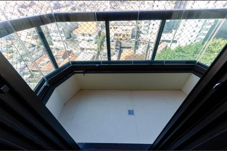 Apartamento para alugar com 360m², 3 quartos e 4 vagas Apartamento para alugar com 360m², 3 quartos e 4 vagasSuíte 3 - Sacada