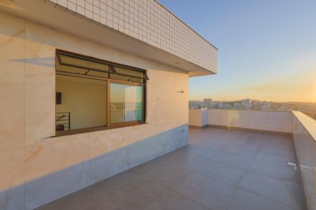 Apartamento à venda com 300m², 4 quartos e 4 vagas Apartamento à venda com 300m², 4 quartos e 4 vagasCobertura