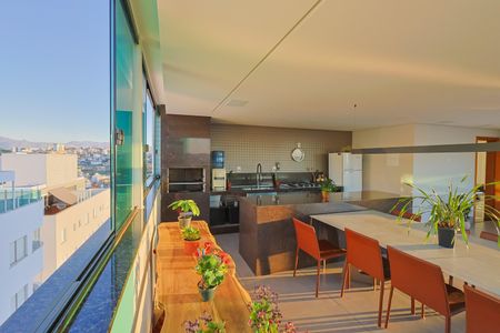 Apartamento à venda com 300m², 4 quartos e 4 vagas Apartamento à venda com 300m², 4 quartos e 4 vagasCobertura