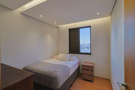 Apartamento à venda com 300m², 4 quartos e 4 vagas Apartamento à venda com 300m², 4 quartos e 4 vagasQuarto 2