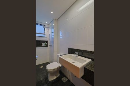 Apartamento à venda com 300m², 4 quartos e 4 vagas Apartamento à venda com 300m², 4 quartos e 4 vagasBanheiro da Suíte 1