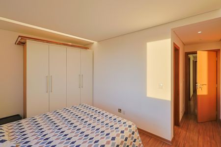 Apartamento à venda com 300m², 4 quartos e 4 vagas Apartamento à venda com 300m², 4 quartos e 4 vagasSuíte 2