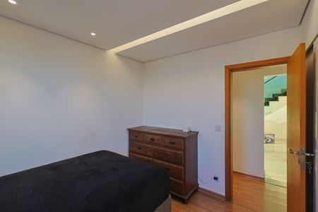 Apartamento à venda com 300m², 4 quartos e 4 vagas Apartamento à venda com 300m², 4 quartos e 4 vagasQuarto 1