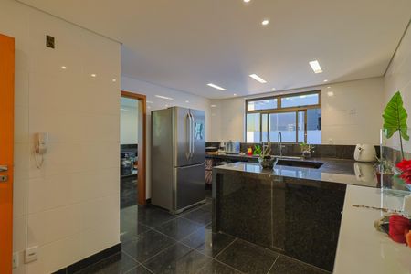 Apartamento à venda com 300m², 4 quartos e 4 vagas Apartamento à venda com 300m², 4 quartos e 4 vagasCozinha