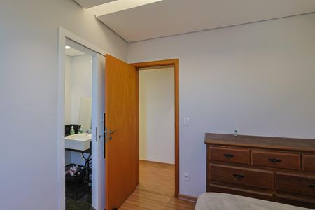 Apartamento à venda com 300m², 4 quartos e 4 vagas Apartamento à venda com 300m², 4 quartos e 4 vagasQuarto 2