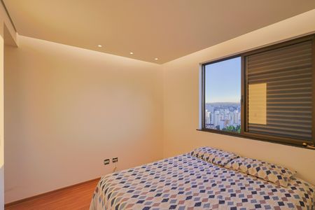 Apartamento à venda com 300m², 4 quartos e 4 vagas Apartamento à venda com 300m², 4 quartos e 4 vagasSuíte 2