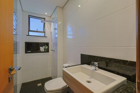 Apartamento à venda com 300m², 4 quartos e 4 vagas Apartamento à venda com 300m², 4 quartos e 4 vagasBanheiro da Suíte 1