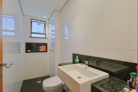 Apartamento à venda com 300m², 4 quartos e 4 vagas Apartamento à venda com 300m², 4 quartos e 4 vagasBanheiro da Suíte 2