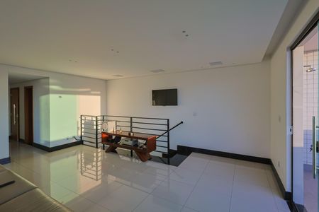 Apartamento à venda com 300m², 4 quartos e 4 vagas Apartamento à venda com 300m², 4 quartos e 4 vagasSala 2