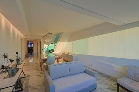 Apartamento à venda com 300m², 4 quartos e 4 vagas Apartamento à venda com 300m², 4 quartos e 4 vagasSala 1