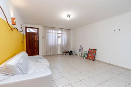 Casa à venda com 180m², 3 quartos e 2 vagasSala