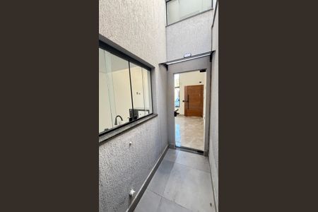 Casa à venda com 170m², 3 quartos e 2 vagas Casa à venda com 170m², 3 quartos e 2 vagasJardim de Inverno