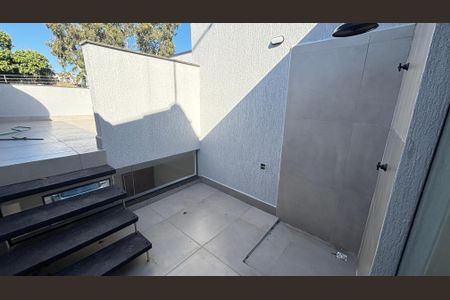 Casa à venda com 170m², 3 quartos e 2 vagas Casa à venda com 170m², 3 quartos e 2 vagasCobertura