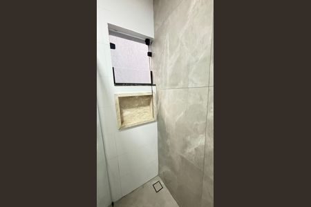 Casa à venda com 170m², 3 quartos e 2 vagas Casa à venda com 170m², 3 quartos e 2 vagasBanheiro