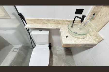 Casa à venda com 170m², 3 quartos e 2 vagas Casa à venda com 170m², 3 quartos e 2 vagasBanheiro da Suíte