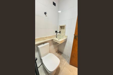 Casa à venda com 170m², 3 quartos e 2 vagas Casa à venda com 170m², 3 quartos e 2 vagasBanheiro da Suíte