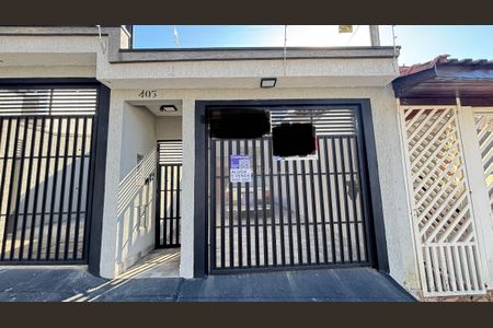 Casa à venda com 170m², 3 quartos e 2 vagas Casa à venda com 170m², 3 quartos e 2 vagasFachada