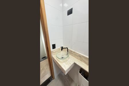 Casa à venda com 170m², 3 quartos e 2 vagas Casa à venda com 170m², 3 quartos e 2 vagasCobertura - Banheiro