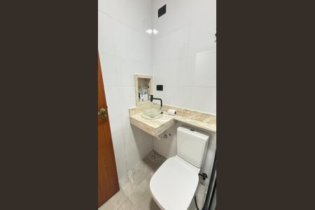 Casa à venda com 170m², 3 quartos e 2 vagas Casa à venda com 170m², 3 quartos e 2 vagasBanheiro