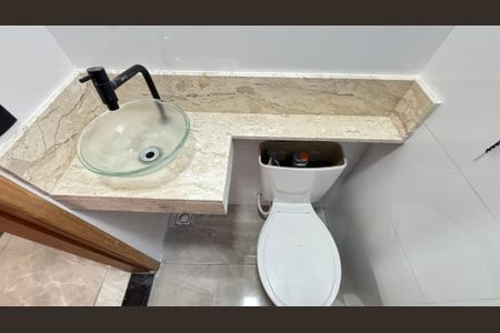 Casa à venda com 170m², 3 quartos e 2 vagas Casa à venda com 170m², 3 quartos e 2 vagasCobertura - Banheiro