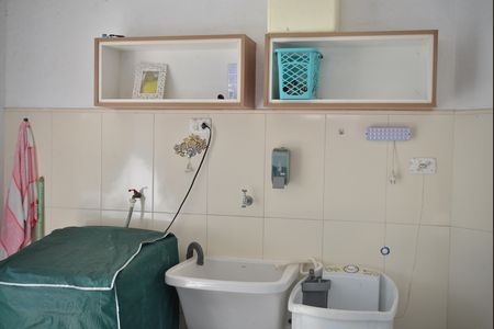 Área de Serviço de casa à venda com 2 quartos, 160m² em Vila Helena, Santo André