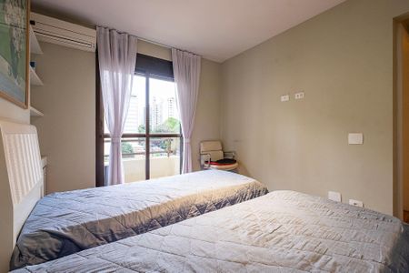 Apartamento à venda com 240m², 4 quartos e 3 vagasSuíte 2