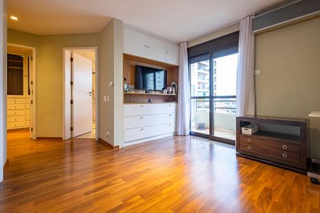 Apartamento à venda com 240m², 4 quartos e 3 vagasSuíte 1