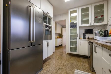 Apartamento à venda com 240m², 4 quartos e 3 vagasCozinha