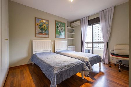 Apartamento à venda com 240m², 4 quartos e 3 vagasSuíte 2