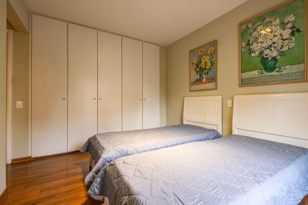 Apartamento à venda com 240m², 4 quartos e 3 vagasSuíte 2