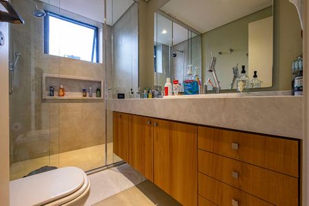 Apartamento à venda com 240m², 4 quartos e 3 vagasBanheiro da Suíte 3