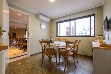 Apartamento à venda com 240m², 4 quartos e 3 vagasCozinha