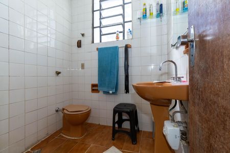 Casa à venda com 405m², 5 quartos e 4 vagasBanheiro 2