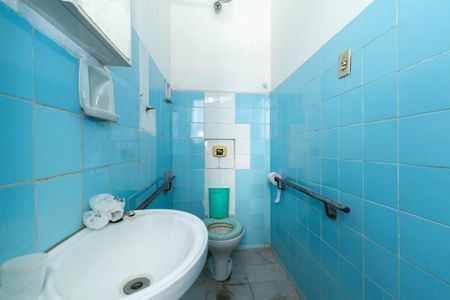 Casa à venda com 405m², 5 quartos e 4 vagasBanheiro de Serviço