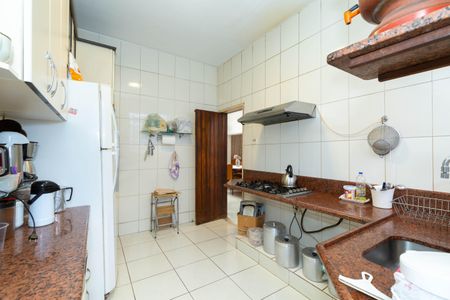 Casa à venda com 405m², 5 quartos e 4 vagasCozinha