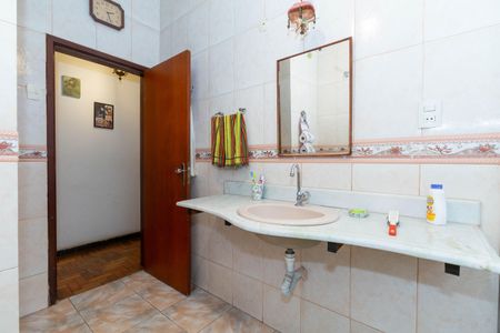Casa à venda com 405m², 5 quartos e 4 vagasBanheiro 