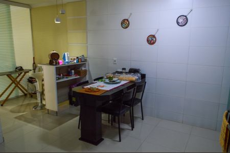 Casa de condomínio para alugar com 170m², 3 quartos e 1 vagaCozinha