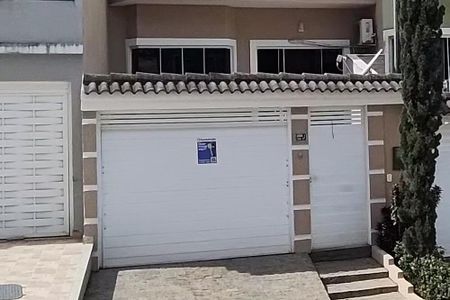 Casa de condomínio para alugar com 170m², 3 quartos e 1 vagaFachada