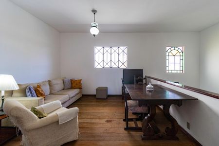 Casa à venda com 430m², 4 quartos e 6 vagas Casa à venda com 430m², 4 quartos e 6 vagasSala 3