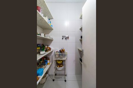 Casa à venda com 430m², 4 quartos e 6 vagas Casa à venda com 430m², 4 quartos e 6 vagasDespensa