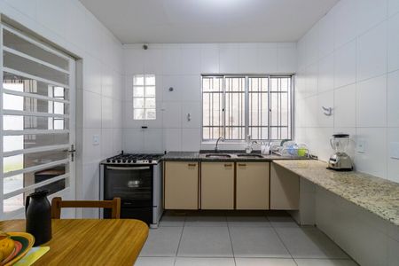 Casa à venda com 430m², 4 quartos e 6 vagas Casa à venda com 430m², 4 quartos e 6 vagasCozinha