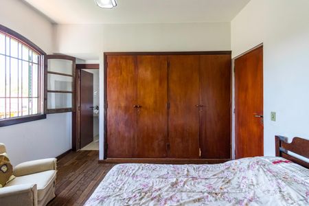 Casa à venda com 430m², 4 quartos e 6 vagas Casa à venda com 430m², 4 quartos e 6 vagasSuíte 1