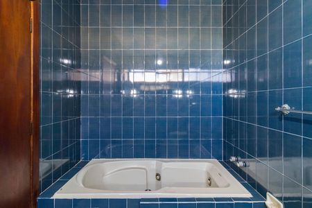 Casa à venda com 430m², 4 quartos e 6 vagas Casa à venda com 430m², 4 quartos e 6 vagasBanheiro da Suíte 2