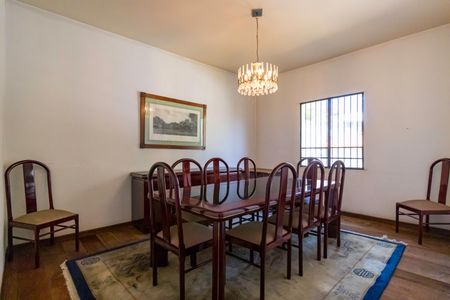 Casa à venda com 430m², 4 quartos e 6 vagas Casa à venda com 430m², 4 quartos e 6 vagasSala 2