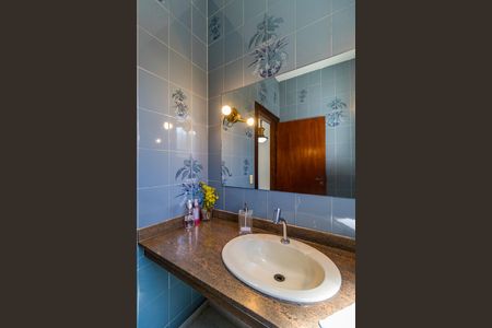 Casa à venda com 430m², 4 quartos e 6 vagas Casa à venda com 430m², 4 quartos e 6 vagasLavabo