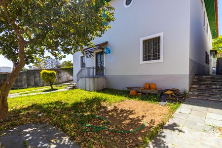 Casa à venda com 430m², 4 quartos e 6 vagas Casa à venda com 430m², 4 quartos e 6 vagasÁrea Externa