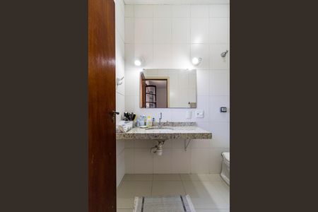 Casa à venda com 430m², 4 quartos e 6 vagas Casa à venda com 430m², 4 quartos e 6 vagasBanheiro da Suíte 1