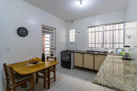 Casa à venda com 430m², 4 quartos e 6 vagas Casa à venda com 430m², 4 quartos e 6 vagasCozinha