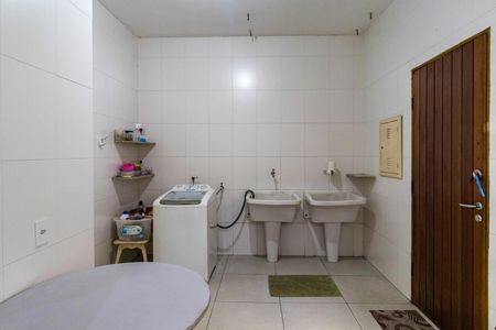 Casa à venda com 430m², 4 quartos e 6 vagas Casa à venda com 430m², 4 quartos e 6 vagasÁrea de Serviço